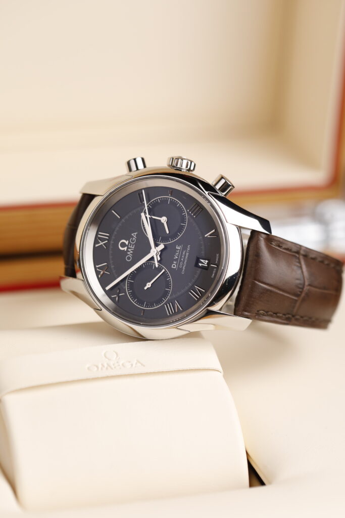 Omega De Ville Chronograph kalibr 9300, +1 s/den, 2021, 42 mm