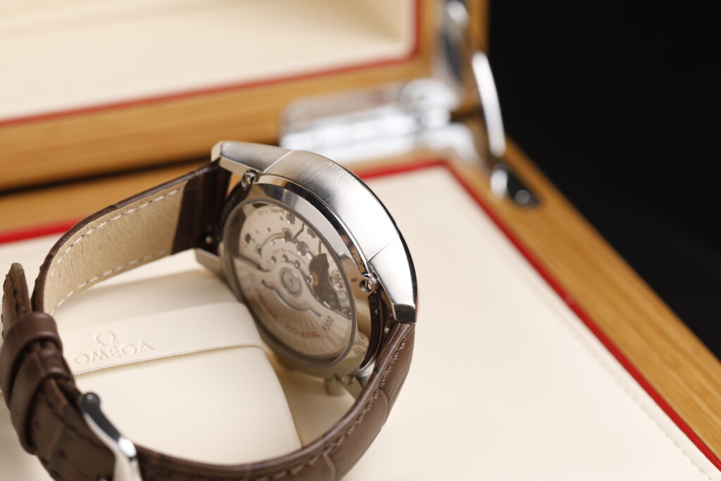 Omega De Ville Chronograph kalibr 9300, +1 s/den, 2021, 42 mm