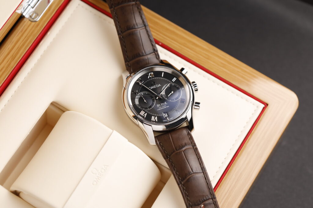 Omega De Ville Chronograph kalibr 9300, +1 s/den, 2021, 42 mm