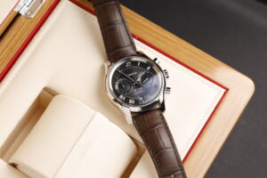Omega De Ville Chronograph kalibr 9300, +1 s/den, 2021, 42 mm