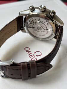 Omega De Ville Chronograph kalibr 9300, +1 s/den, 2021, 42 mm