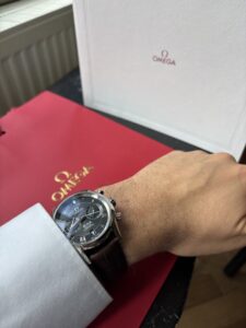 Omega De Ville Chronograph kalibr 9300, +1 s/den, 2021, 42 mm