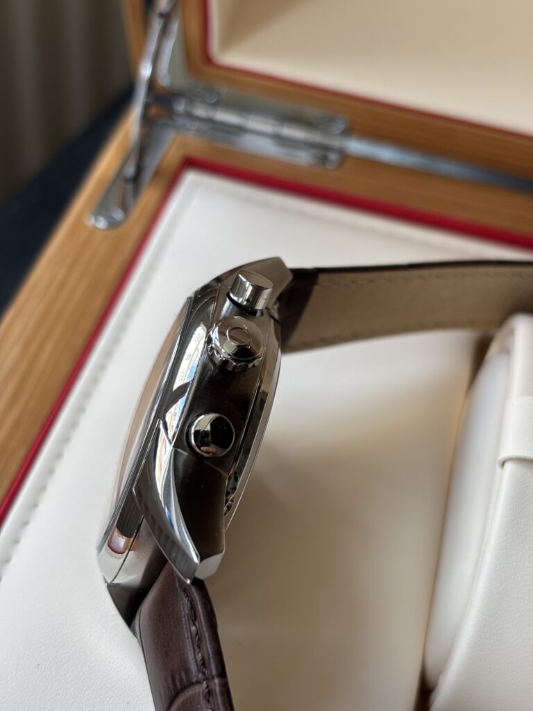 Omega De Ville Chronograph kalibr 9300, +1 s/den, 2021, 42 mm