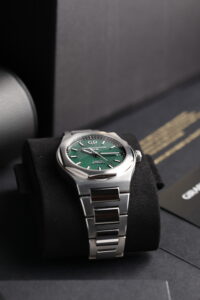 Girard-Perregaux Laureato Green 42 mm