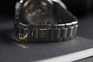 Girard-Perregaux Laureato Green 42 mm