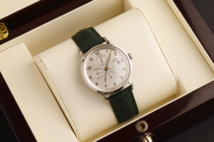 Junghans Attaché Agenda 027/4561 Automatic, Kalenderwoche, Power Reserve, 40 mm