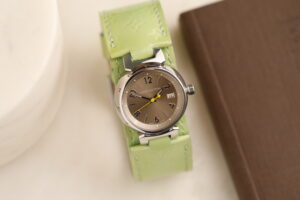 Louis Vuitton Tambour Q1212 datum beige green, 28 mm