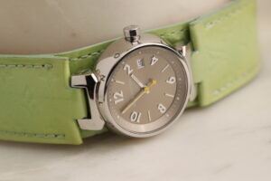 Louis Vuitton Tambour Q1212 datum beige green, 28 mm