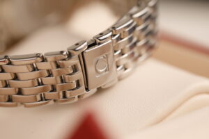 Omega De Ville Prestige, Mother of pearls, Diamonds, Co-Axial Chronometer, 33 mm