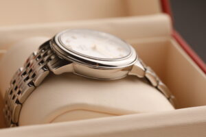 Omega De Ville Prestige, Mother of pearls, Diamonds, Co-Axial Chronometer, 33 mm