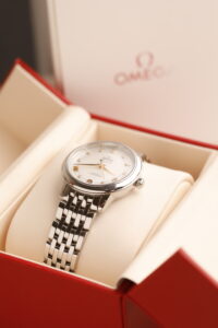 Omega De Ville Prestige, Mother of pearls, Diamonds, Co-Axial Chronometer, 33 mm