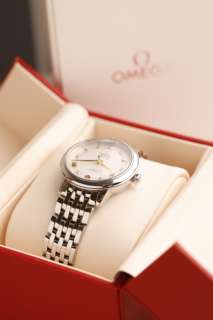 Omega De Ville Prestige, Mother of pearls, Diamonds, Co-Axial Chronometer, 33 mm