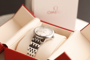 Omega De Ville Prestige, Mother of pearls, Diamonds, Co-Axial Chronometer, 33 mm