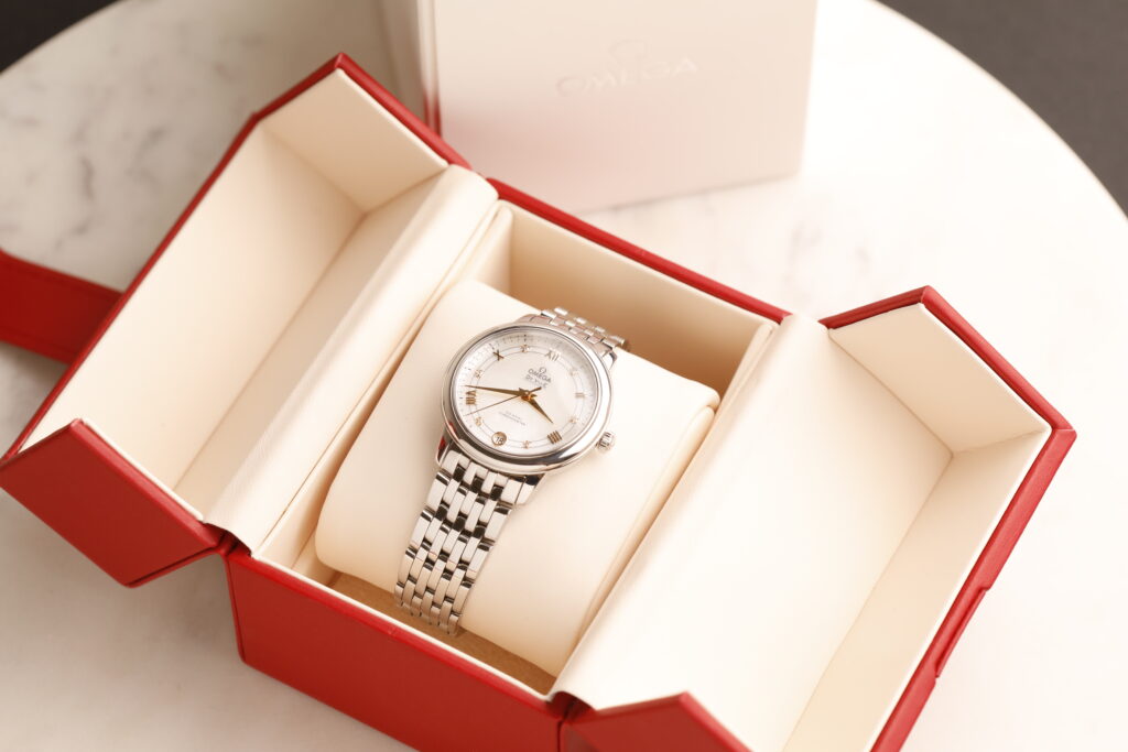 Omega De Ville Prestige, Mother of pearls, Diamonds, Co-Axial Chronometer, 33 mm