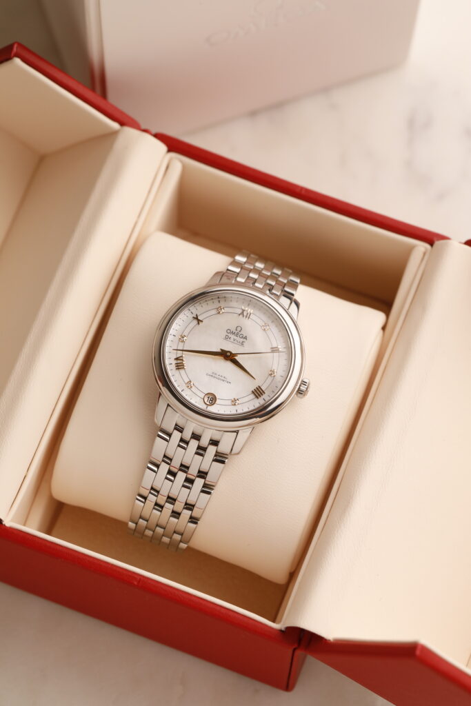 Omega De Ville Prestige, Mother of pearls, Diamonds, Co-Axial Chronometer, 33 mm
